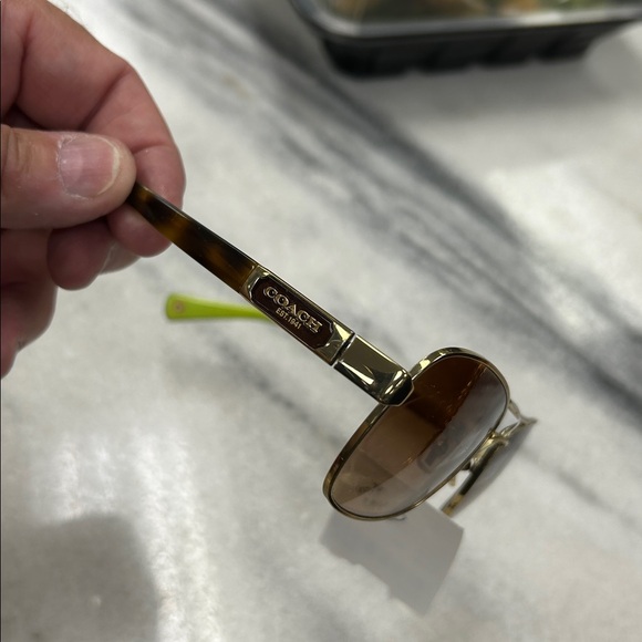 Coach Tortoise Shell Sunglasses like new - Picture 2 of 9